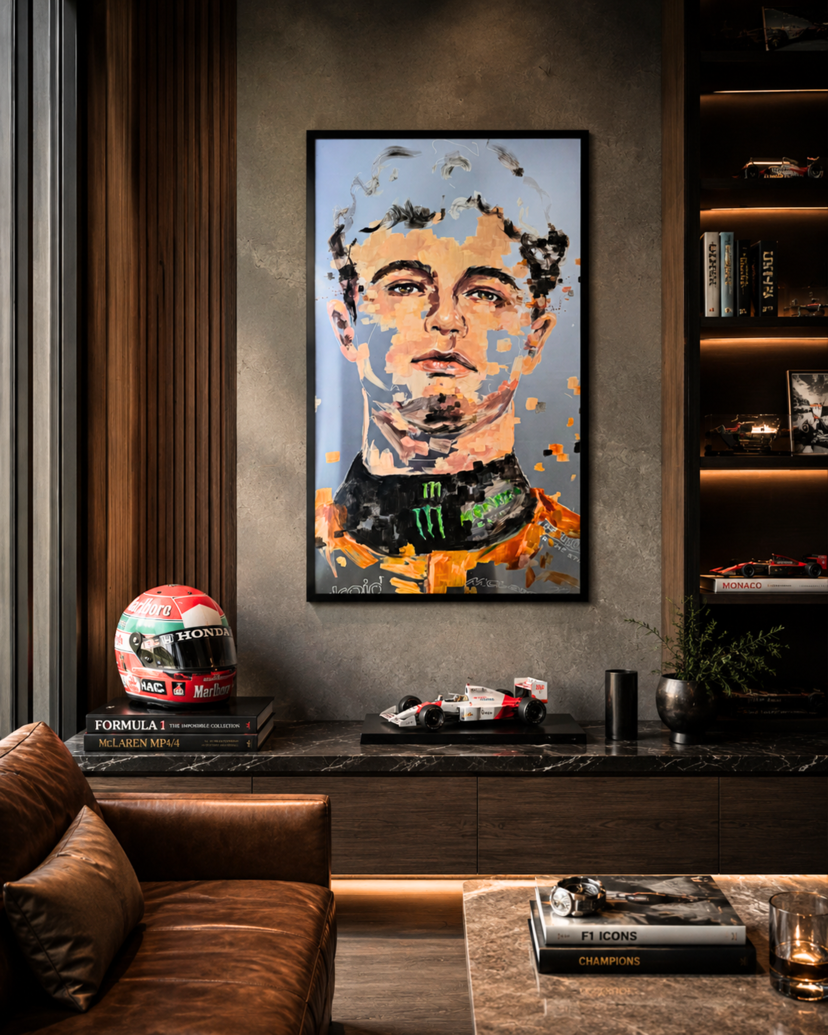 Portrait contemporain du pilote L.Norris, mise en stituation dans un salon d'un collectionneur Fan de F1, GRAND PRIX DE MONACO, sur aluminium et feuille d'or — œuvre minimaliste de Djiango Artist, Nice. Encadrement bois. réalisé au Yacht Club de Monaco.
