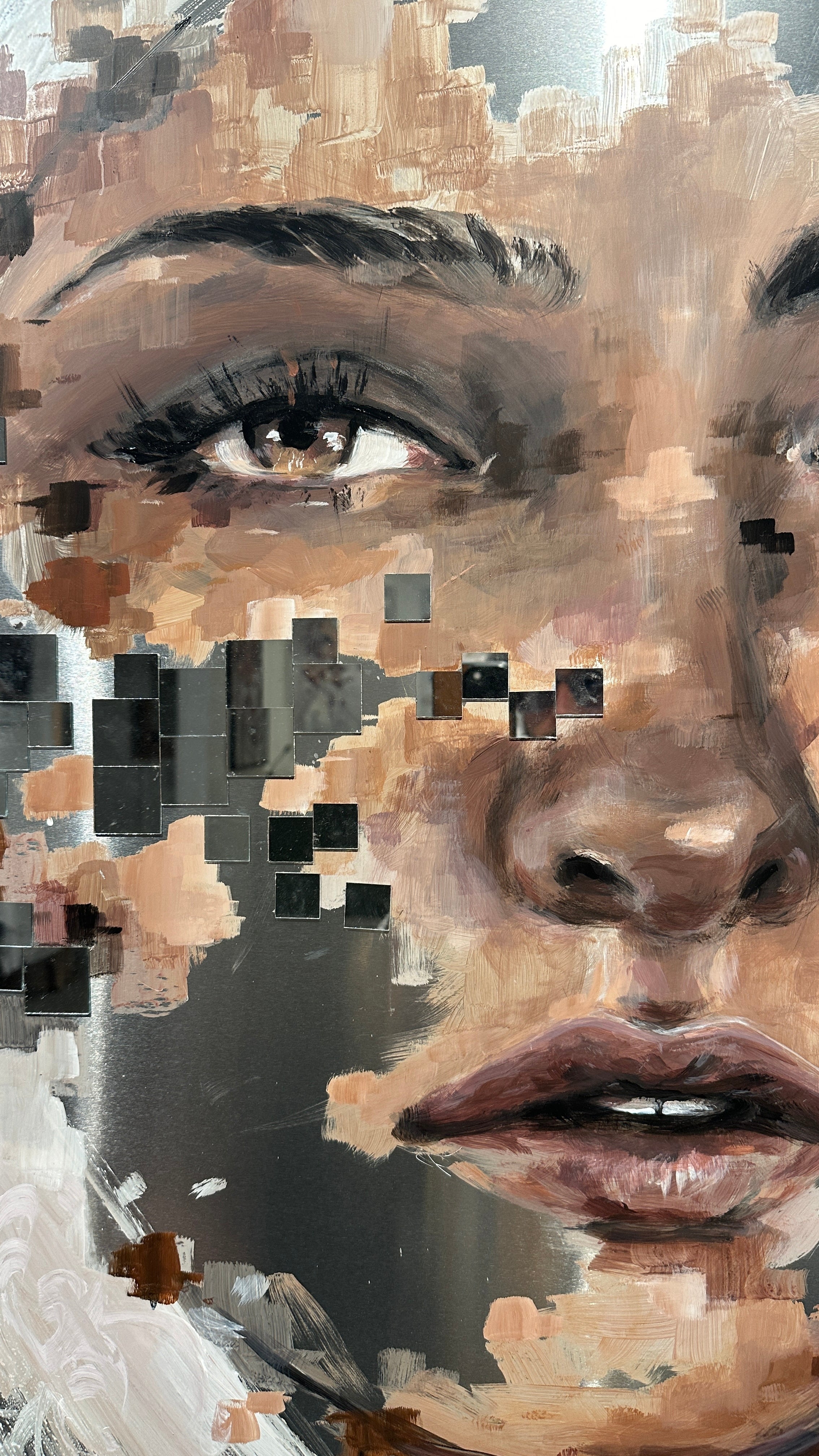Sora, portrait contemporain signé Djiango Artist : acrylique et feuille d'or, miroir sur aluminium, un regard suspendu entre présence et évasion. Œuvre originale unique, certificat d'authenticité inclus. Nice & Côte d'Azur.
