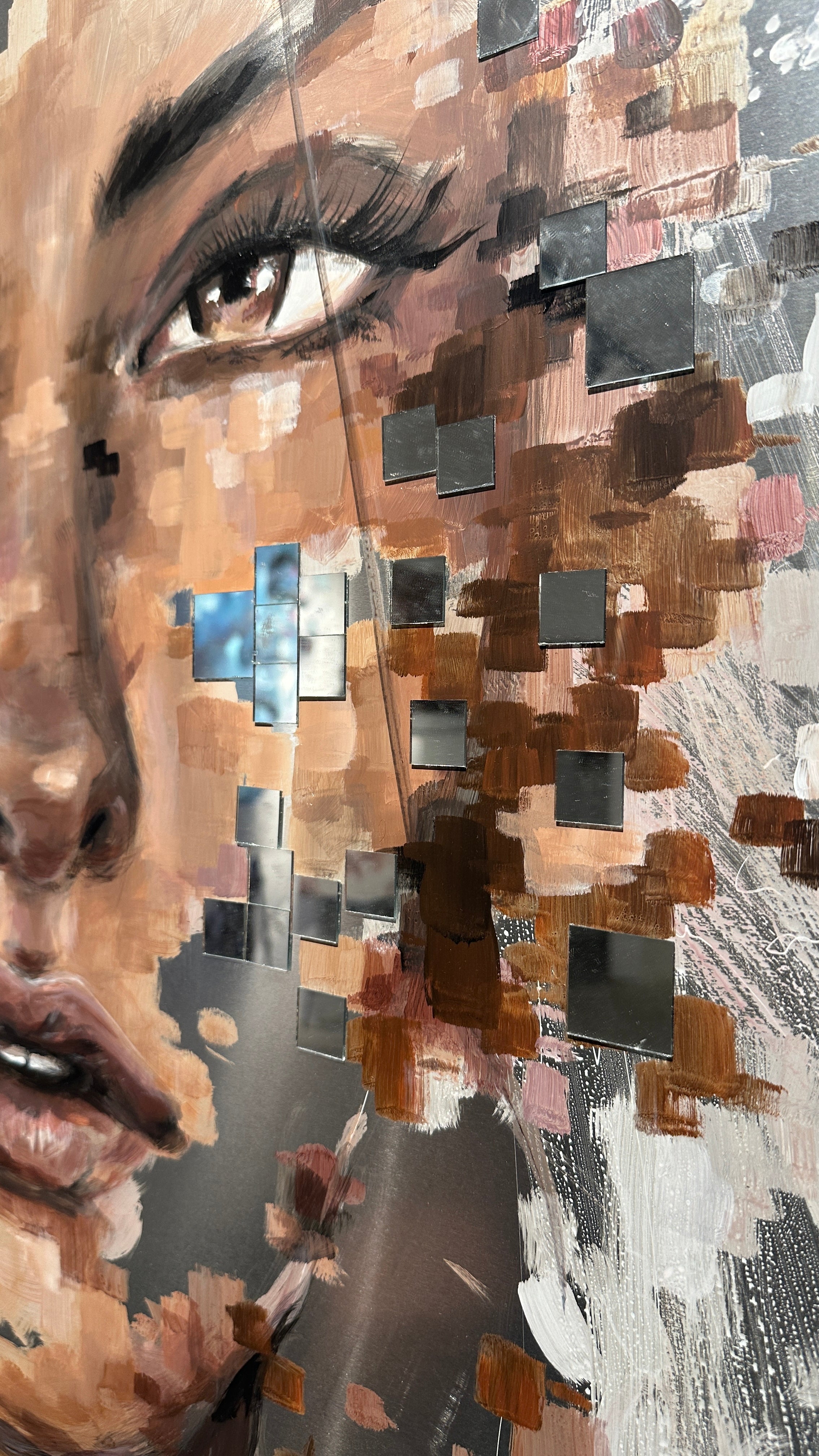 Sora, portrait contemporain signé Djiango Artist : acrylique et feuille d'or, miroir sur aluminium, un regard suspendu entre présence et évasion. Œuvre originale unique, certificat d'authenticité inclus. Nice & Côte d'Azur.
